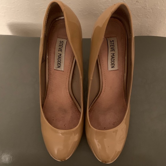 Steve Madden Caramel Patent Leather Pump - Picture 5 of 8